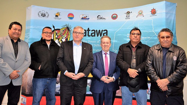 (Left to right: Chief Bruce Achneepineskum (Marten Falls First Nation); Chief Johnny Yellowhead (Nibinamik First Nation); Hon. Chris Ballard, Minister of Housing and Minister Responsible for the Ontario Poverty Strategy; Hon. Michael Gravelle, Minister of Northern Development & Mines; Chief Cornelius Wabasse (Webequie First Nation; Elder Ananias Spence (Webequie First Nation)